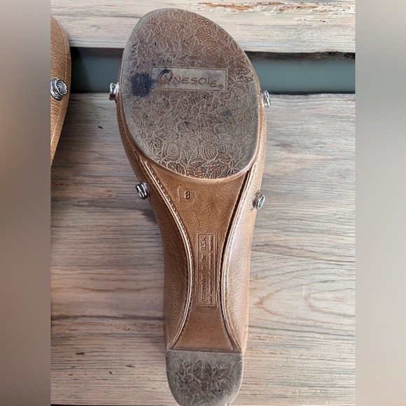 Onesole Interchangeable Traveler Shoe Base Comes With Black Tops - Picture 8 of 8